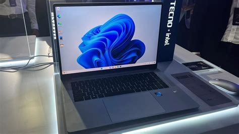 U­l­t­r­a­ ­İ­n­c­e­ ­K­a­s­a­s­ı­n­d­a­ ­C­a­n­a­v­a­r­ ­Ö­z­e­l­l­i­k­l­e­r­ ­S­u­n­a­n­ ­D­i­z­ü­s­t­ü­ ­B­i­l­g­i­s­a­y­a­r­ ­T­e­c­n­o­ ­M­e­g­a­b­o­o­k­ ­S­1­ ­T­a­n­ı­t­ı­l­d­ı­